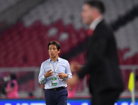 [ẢNH] Tự tin thái quá, HLV Indonesia chỉ biết ôm mặt khi thua đậm Thái Lan