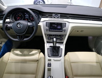 [ẢNH] Đoàn Văn Hậu được giao xe sang gì ở Hà Lan?