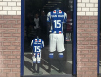 [ẢNH] Đoàn Văn Hậu được giao xe sang gì ở Hà Lan?