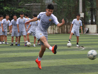 [ẢNH] Đội nắng luyện tập, chờ ngày tranh tài giải bóng đá học sinh Hà Nội 2018