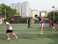 [ẢNH] Đội nắng luyện tập, chờ ngày tranh tài giải bóng đá học sinh Hà Nội 2018