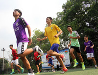 [ẢNH] Đội nắng luyện tập, chờ ngày tranh tài giải bóng đá học sinh Hà Nội 2018