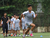 [ẢNH] Đội nắng luyện tập, chờ ngày tranh tài giải bóng đá học sinh Hà Nội 2018