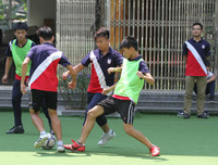 [ẢNH] Đội nắng luyện tập, chờ ngày tranh tài giải bóng đá học sinh Hà Nội 2018