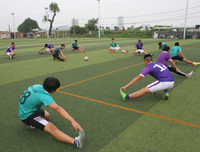 [ẢNH] Đội nắng luyện tập, chờ ngày tranh tài giải bóng đá học sinh Hà Nội 2018