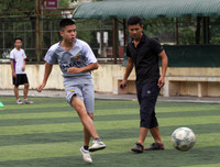 [ẢNH] Đội nắng luyện tập, chờ ngày tranh tài giải bóng đá học sinh Hà Nội 2018