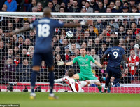 [ẢNH] Arsenal đã cắt đứt mạch bất bại của M.U như thế nào?