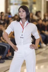 Xuất hiện gương mặt giống hệt Hoàng Thùy