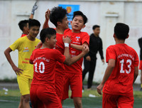 [ẢNH] Hồng Thái đá như những chiến binh, ĐKVĐ Trần Quốc Tuấn chứng tỏ bản lĩnh