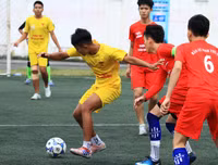 [ẢNH] Hồng Thái đá như những chiến binh, ĐKVĐ Trần Quốc Tuấn chứng tỏ bản lĩnh