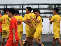 [ẢNH] Hồng Thái đá như những chiến binh, ĐKVĐ Trần Quốc Tuấn chứng tỏ bản lĩnh