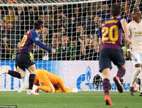 [ẢNH] Messi phá bỏ 