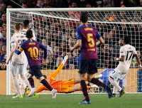 [ẢNH] Messi phá bỏ 