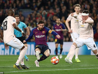 [ẢNH] Messi phá bỏ 