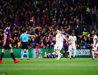 [ẢNH] Messi phá bỏ 