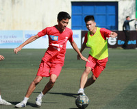 [ẢNH] Khoảnh khắc vỡ òa trên chấm luân lưu của ĐKVĐ Trương Định trước Hoài Đức A