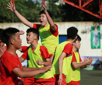 [ẢNH] Khoảnh khắc vỡ òa trên chấm luân lưu của ĐKVĐ Trương Định trước Hoài Đức A