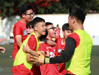 [ẢNH] Khoảnh khắc vỡ òa trên chấm luân lưu của ĐKVĐ Trương Định trước Hoài Đức A