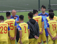 [ẢNH] Trợ lý điển trai người Hàn Quốc gây chú ý ở U23 Việt Nam