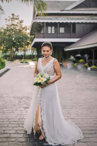 Chồng cũ Hồng Nhung lấy vợ mới, cận cảnh đôi 