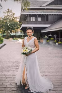 Chồng cũ Hồng Nhung lấy vợ mới, cận cảnh đôi 