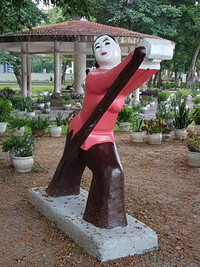 [Ảnh] Bật cười với các bức tượng bỗng dưng lòe loẹt ở Công viên Thống Nhất