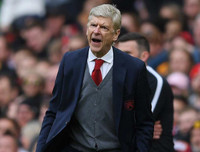 [ẢNH] Có gì bên trong hộp quà Sir Alex Ferguson tặng HLV Wenger?