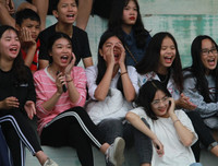 [ẢNH] Cổ động viên - tài sản vô giá của giải bóng đá học sinh THPT Hà Nội