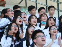 [ẢNH] Cổ động viên - tài sản vô giá của giải bóng đá học sinh THPT Hà Nội