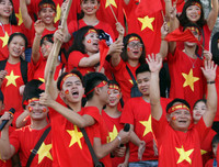 [ẢNH] Cổ động viên - tài sản vô giá của giải bóng đá học sinh THPT Hà Nội