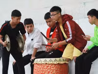 [ẢNH] Cổ động viên - tài sản vô giá của giải bóng đá học sinh THPT Hà Nội