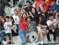 [ẢNH] Cổ động viên - tài sản vô giá của giải bóng đá học sinh THPT Hà Nội