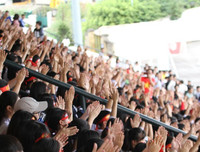 [ẢNH] Cổ động viên - tài sản vô giá của giải bóng đá học sinh THPT Hà Nội