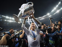 [ẢNH] 50 cầu thủ hay nhất thập kỷ (P2): Ai đủ tầm sánh ngang Ronaldo và Messi?