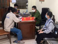 Hà Nội tiếp tục nhắc nhở, xử phạt nhiều trường hợp không đeo khẩu trang nơi công cộng