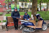 Hà Nội tiếp tục nhắc nhở, xử phạt nhiều trường hợp không đeo khẩu trang nơi công cộng