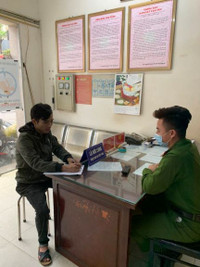 Hà Nội tiếp tục nhắc nhở, xử phạt nhiều trường hợp không đeo khẩu trang nơi công cộng