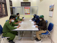 Hà Nội tiếp tục nhắc nhở, xử phạt nhiều trường hợp không đeo khẩu trang nơi công cộng