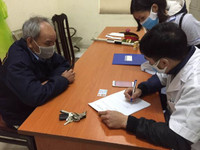 Hà Nội tiếp tục nhắc nhở, xử phạt nhiều trường hợp không đeo khẩu trang nơi công cộng