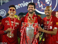 [ẢNH] Mở tiệc bàn thắng trước Chelsea, Liverpool lần đầu nâng cúp vô địch Premier League