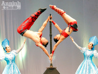 Hình ảnh hậu trường ít thấy của nghệ sỹ xiếc trước giờ sân khấu sáng đèn