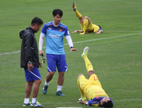 [ẢNH] Trợ lý điển trai người Hàn Quốc gây chú ý ở U23 Việt Nam