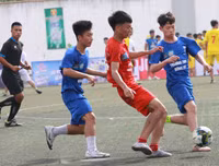 [ẢNH] Đương kim á quân THPT Phùng Khắc Khoan chật vật kiếm 1 điểm