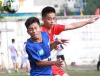 [ẢNH] Đương kim á quân THPT Phùng Khắc Khoan chật vật kiếm 1 điểm