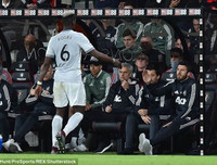 Không thèm bắt tay, mâu thuẫn giữa Pogba và HLV Mourinho lên tới đỉnh điểm