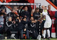 Không thèm bắt tay, mâu thuẫn giữa Pogba và HLV Mourinho lên tới đỉnh điểm