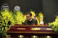 [ẢNH] Nghệ sỹ Việt thương tiếc đưa tiễn NSND Anh Tú về nơi yên giấc ngàn thu