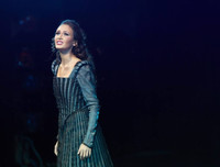 [ẢNH] Nữ danh ca xinh như mộng được săn đón ở khai mạc World Cup 2018