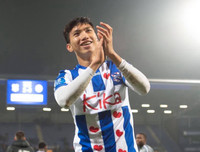 [ẢNH] Văn Hậu cười hết cỡ trong ngày được ra sân, cùng SC Heerenveen chiến thắng