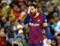 [ẢNH] Dự khán Siêu kinh điển, Ronaldo khoái chí nhìn Messi bạc nhược trước Real